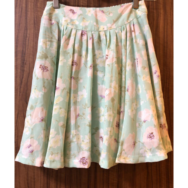 UNRELISH(アンレリッシュ)のUNRELISH☆新品☆花柄スカート レディースのスカート(ミニスカート)の商品写真