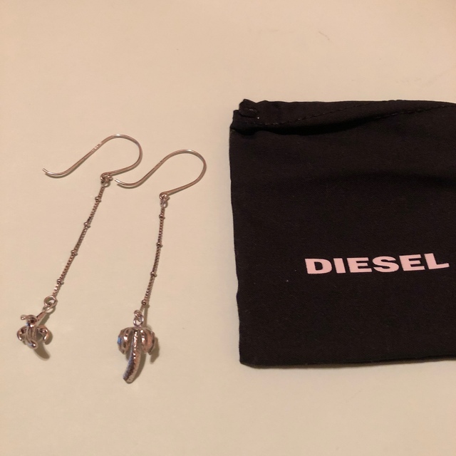 DIESEL(ディーゼル)の❤️ディーゼル　パームツリー&バナナ　アメリカンフック　ロングピアス❤️ レディースのアクセサリー(ピアス)の商品写真