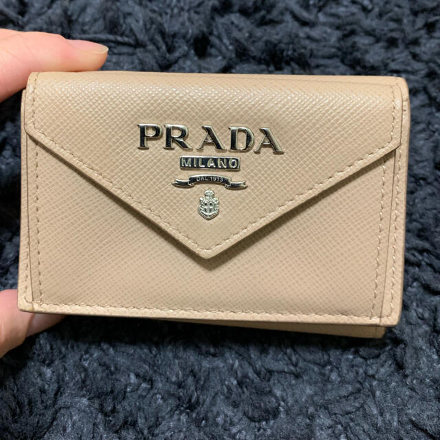 PRADA(プラダ)のプラダ三つ折り財布 レディースのファッション小物(財布)の商品写真