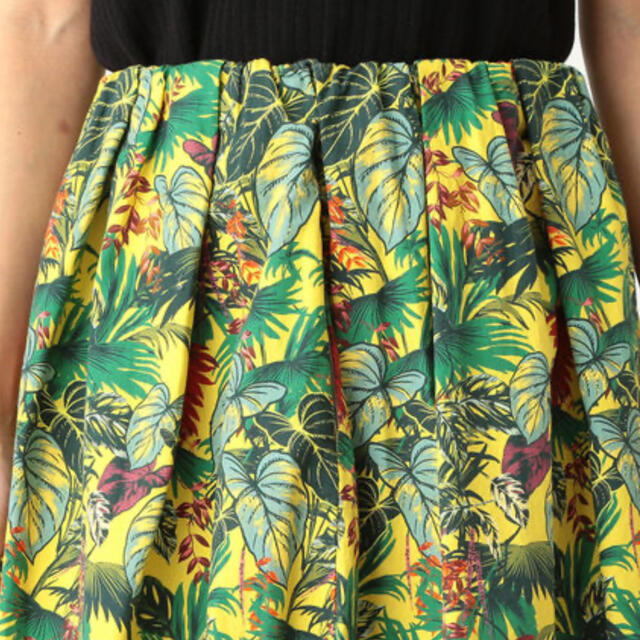 BEAMS(ビームス)の BEAMS LIGHTS DEVEAUX ボタニカル スカート　サイズ38新品 レディースのスカート(ひざ丈スカート)の商品写真