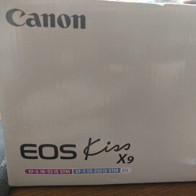 スマホ/家電/カメラCANON EOS kiss x9　ダブルズームキット　来年7月まで保証有り