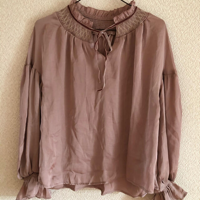 w closet(ダブルクローゼット)のフリルブラウス レディースのトップス(シャツ/ブラウス(長袖/七分))の商品写真