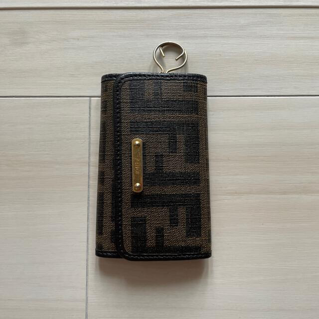 付属品完備！ フェンディ FENDI ロゴ ズッカ レザー 6連 キーケース ...