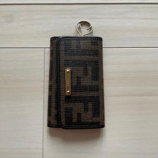 フェンディ(FENDI)の付属品完備！　フェンディ FENDI ロゴ ズッカ レザー 6連 キーケース (キーケース)