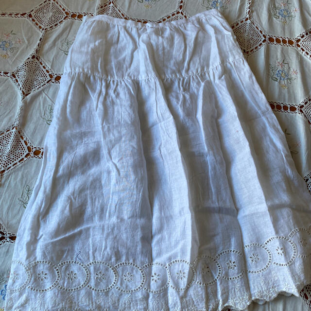 MUJI (無印良品)(ムジルシリョウヒン)の無印良品　リネン　刺繍　スカート レディースのスカート(ひざ丈スカート)の商品写真