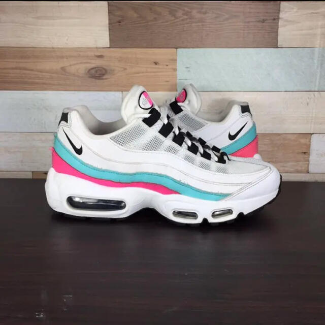 NIKE(ナイキ)のNIKE AIR MAX 95 24cm レディースの靴/シューズ(スニーカー)の商品写真