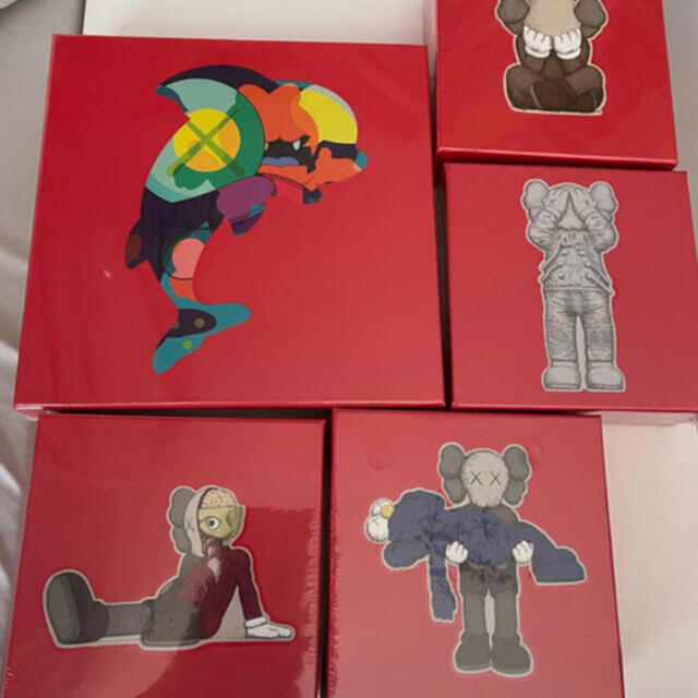 KAWS TOKYO FIRST PUZZLE パズル 5種セット　新品おもちゃ/ぬいぐるみ