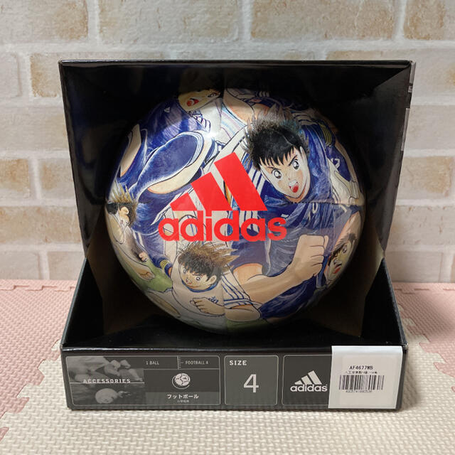 adidas(アディダス)のアディダス ツバサ トレーニング サッカーボール 4号球  ホワイト×ブルー スポーツ/アウトドアのサッカー/フットサル(ボール)の商品写真