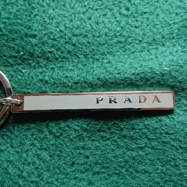 PRADA プラダ のキーリング グレー系