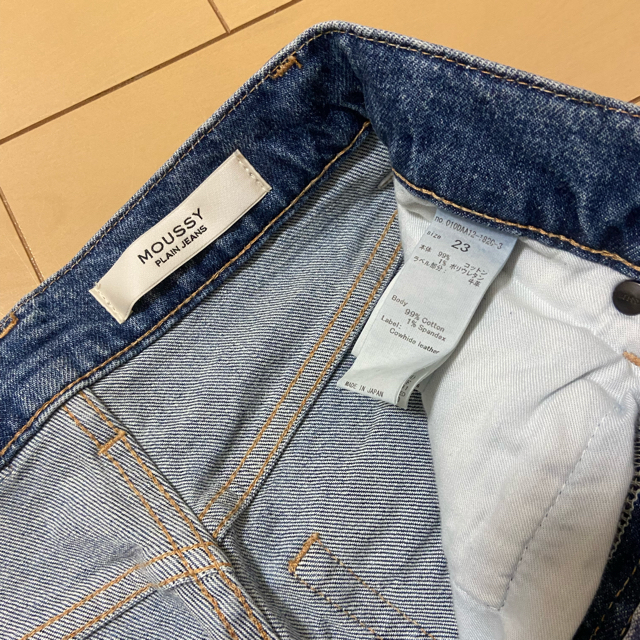 moussy(マウジー)のPLAIN JEANS STRAIGHT SLIM   レディースのパンツ(デニム/ジーンズ)の商品写真