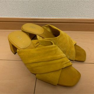 ザラ(ZARA)のZARA サンダル　マスタード(サンダル)