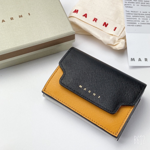 M - 新品未使用正規品 MARNI マルニ☆トランク三つ折り財布の通販