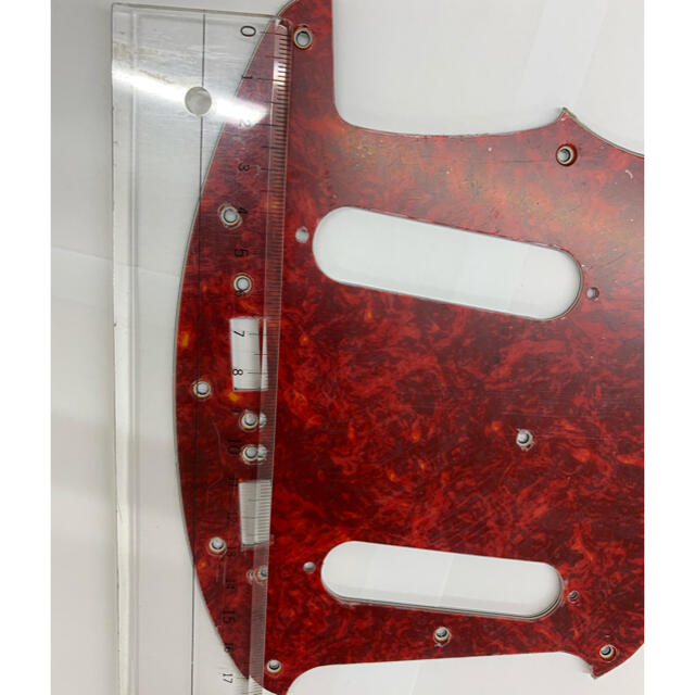 Fender(フェンダー)のムスタング用赤べっ甲柄ピックガード 楽器のギター(パーツ)の商品写真