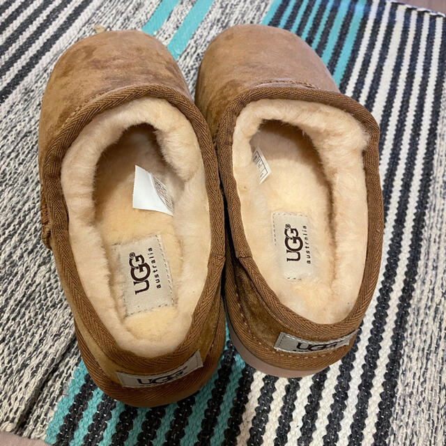 UGG(アグ)のUGG クラシックスリッパ　サイズ38 レディースの靴/シューズ(スリッポン/モカシン)の商品写真