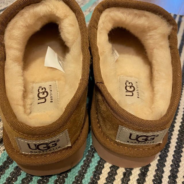 UGG(アグ)のUGG クラシックスリッパ　サイズ38 レディースの靴/シューズ(スリッポン/モカシン)の商品写真