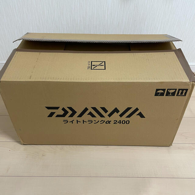 DAIWA(ダイワ)のダイワ ライトトランクα ZSS 2400 クーラーボックス スポーツ/アウトドアのフィッシング(その他)の商品写真