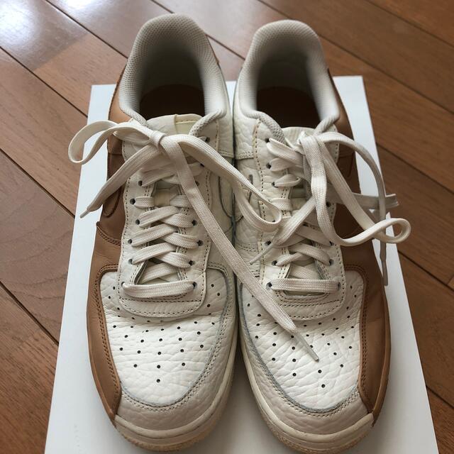 NIKE(ナイキ)のAIR FORCE 1 ’07 PRM メンズの靴/シューズ(スニーカー)の商品写真