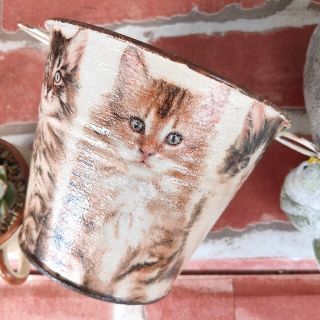 猫ちゃんいっぱいリメイク缶　取手付きバケツ型　リバーシブル(プランター)