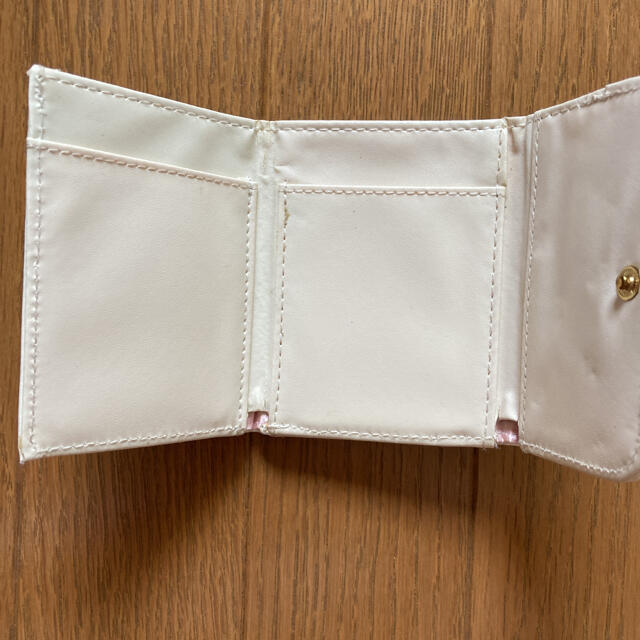 SWIMMER(スイマー)のスイマー　コンパクト　財布　いちご　刺繍　合皮　白　ホワイト レディースのファッション小物(財布)の商品写真