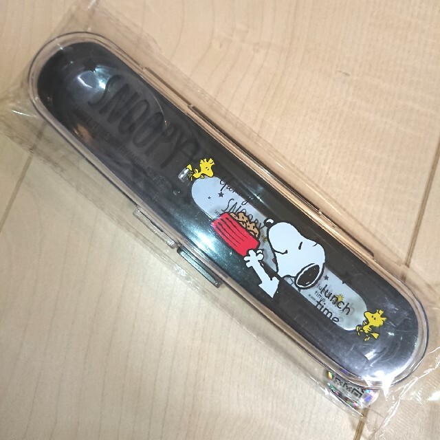 SNOOPY(スヌーピー)のスヌーピー トリオセット 新品 お箸 スプーン フォーク SNOOPY 弁当箱 インテリア/住まい/日用品のキッチン/食器(弁当用品)の商品写真