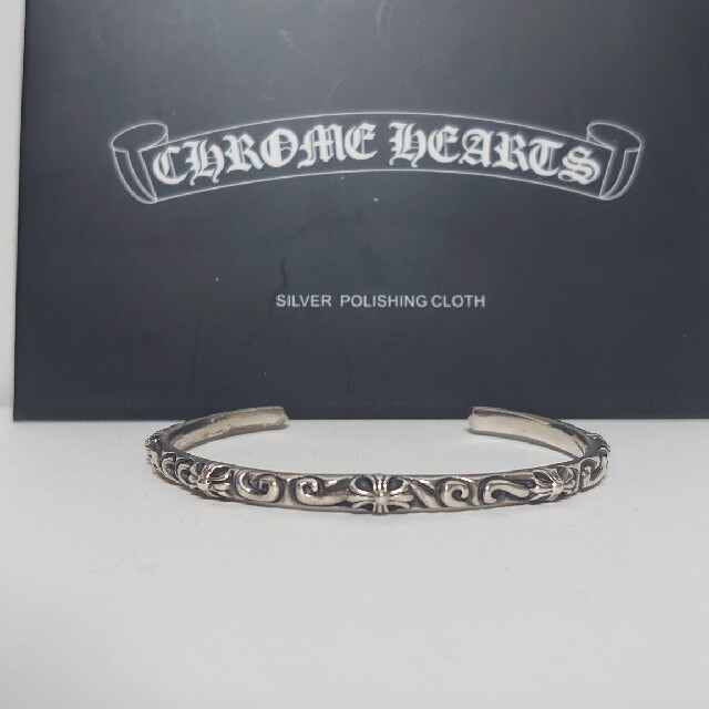 Chrome Hearts(クロムハーツ)の【新品】スクロールクロスバングル フリーサイズ メンズのアクセサリー(バングル/リストバンド)の商品写真