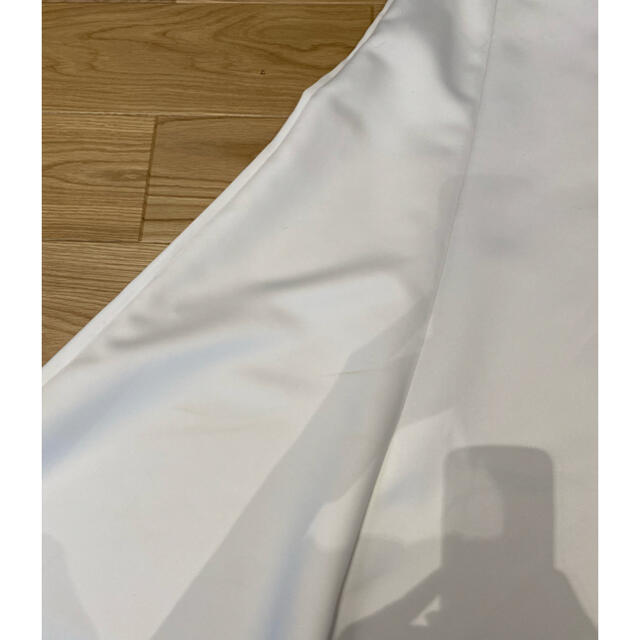 LE CIEL BLEU(ルシェルブルー)の新品未使用タグ付きLE CIELBLUE白サテンアシンメトリーロングスカート36 レディースのスカート(ロングスカート)の商品写真