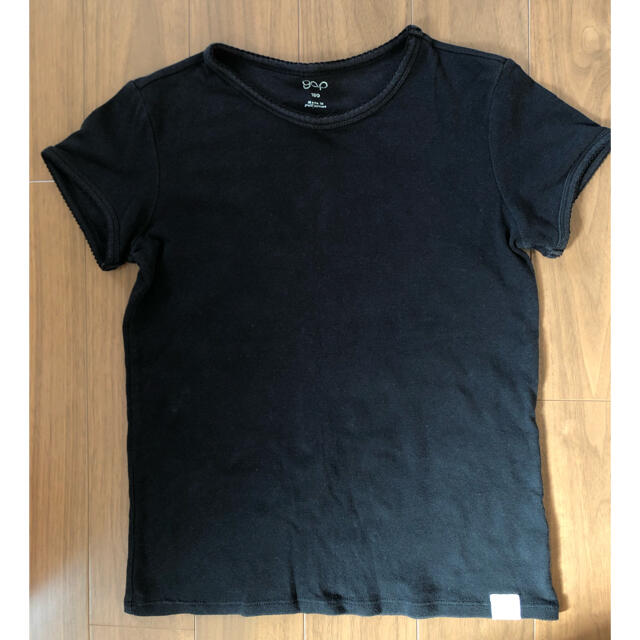 GAP(ギャップ)のGAP 黒 半袖 カットソー 150 キッズ/ベビー/マタニティのキッズ服女の子用(90cm~)(Tシャツ/カットソー)の商品写真