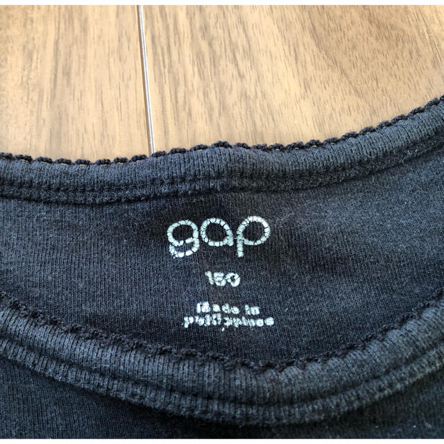 GAP(ギャップ)のGAP 黒 半袖 カットソー 150 キッズ/ベビー/マタニティのキッズ服女の子用(90cm~)(Tシャツ/カットソー)の商品写真