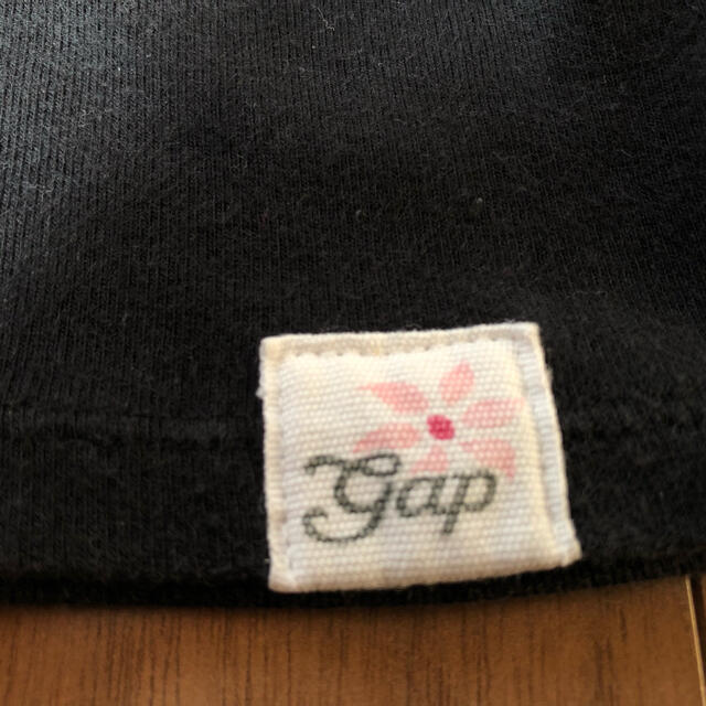 GAP(ギャップ)のGAP 黒 半袖 カットソー 150 キッズ/ベビー/マタニティのキッズ服女の子用(90cm~)(Tシャツ/カットソー)の商品写真