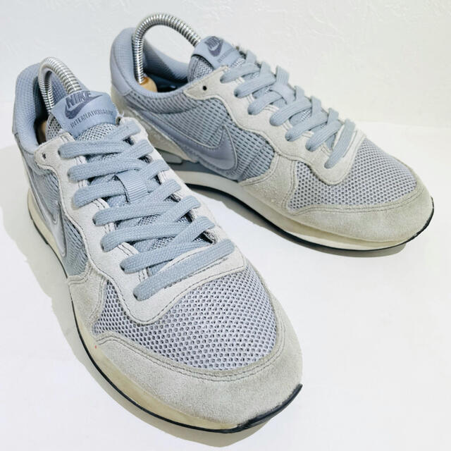 NIKE(ナイキ)のNIKE/ナイキ★ウィメンズ インターナショナリスト★GREY/グレー★23.0 レディースの靴/シューズ(スニーカー)の商品写真