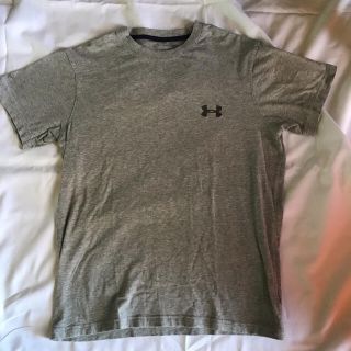 アンダーアーマー(UNDER ARMOUR)のアンダーアーマー　ティーシャツ　グレー(Tシャツ/カットソー(半袖/袖なし))