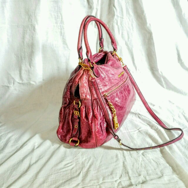 miumiu(ミュウミュウ)の大幅値下げ♥miumiu 2WAYバッグ  レディースのバッグ(ショルダーバッグ)の商品写真