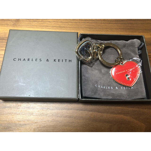 Charles and Keith(チャールズアンドキース)のCHARLES & KEITH キーホルダー レディースのファッション小物(キーホルダー)の商品写真