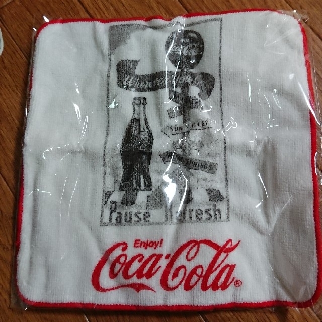 コカ・コーラ(コカコーラ)のコカ・コーラ 缶入り プチタオル　(５) エンタメ/ホビーのコレクション(ノベルティグッズ)の商品写真
