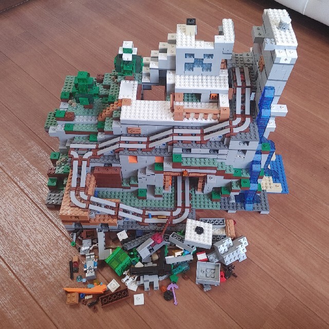 LEGO 21137 マインクラフト 山の洞窟 人気TOP 4800円引き noxcapital.de