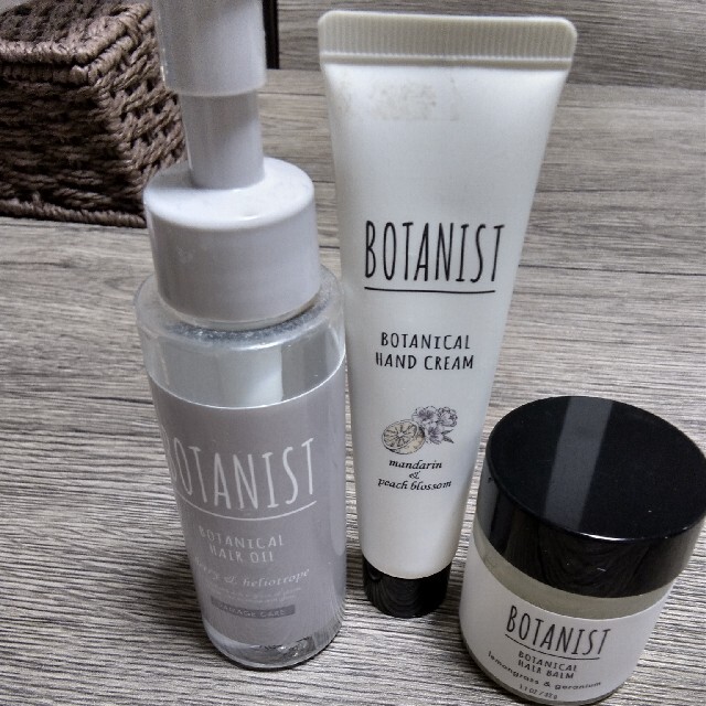 BOTANIST(ボタニスト)のボタニスト ヘアバーム、ハンドクリーム、ヘアオイル 3点セット コスメ/美容のヘアケア/スタイリング(ヘアワックス/ヘアクリーム)の商品写真