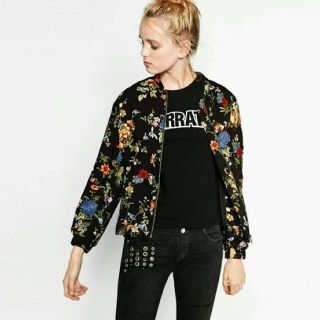 ZARA  ザラ  TRAFALUC  花柄ブルゾン