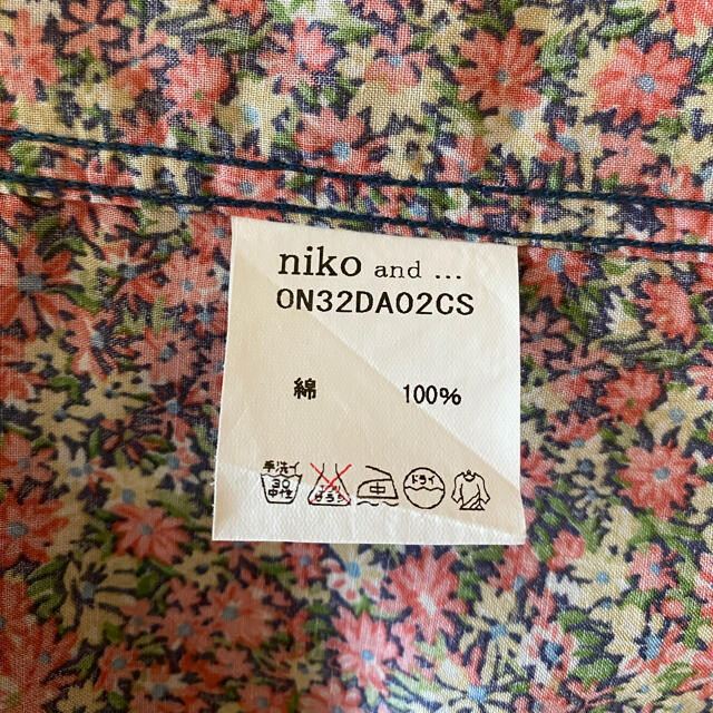 niko and...(ニコアンド)のniko and…ニコアンド　小花柄シャツ　長袖リバティープリント　Ｌサイズ レディースのトップス(シャツ/ブラウス(長袖/七分))の商品写真