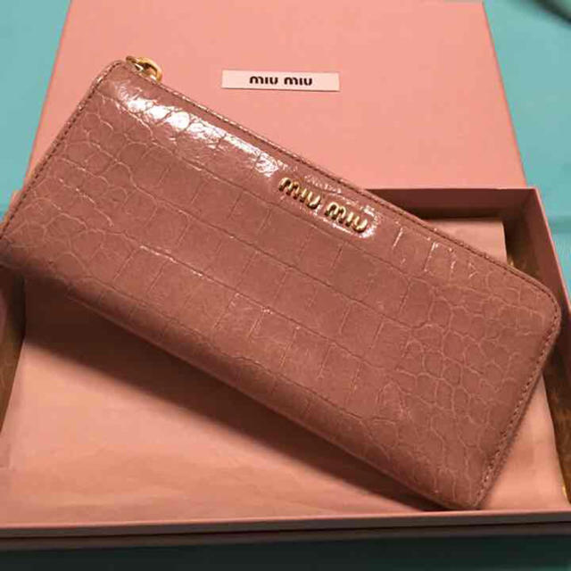 ミュウミュウ miumiu L字ファスナー 長財布 ピンクベージュ ミュウミュウ miumiu L字ファスナー 長財布 ピンクベージュ