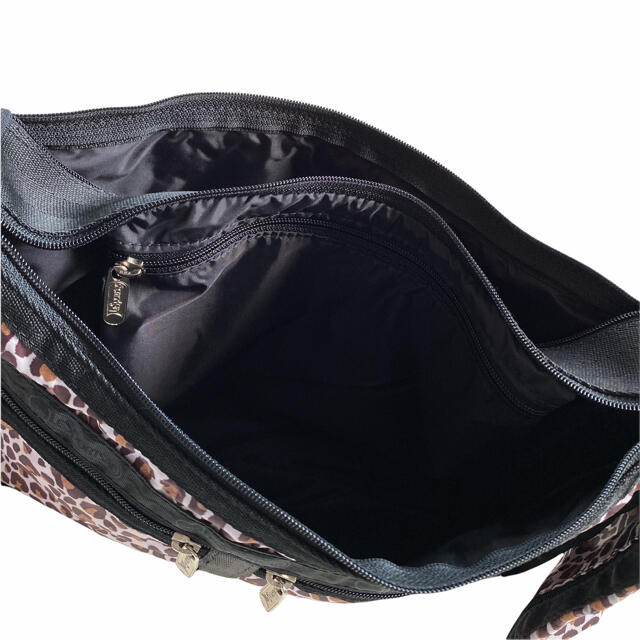 LeSportsac(レスポートサック)の《新品》レスポートサック　デラックスエブリディ　ショルダーバッグ レディースのバッグ(ショルダーバッグ)の商品写真