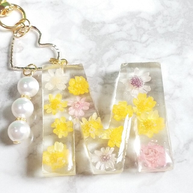 レジン ハンドメイド オーダー イニシャル キーホルダー チャーム 押し花