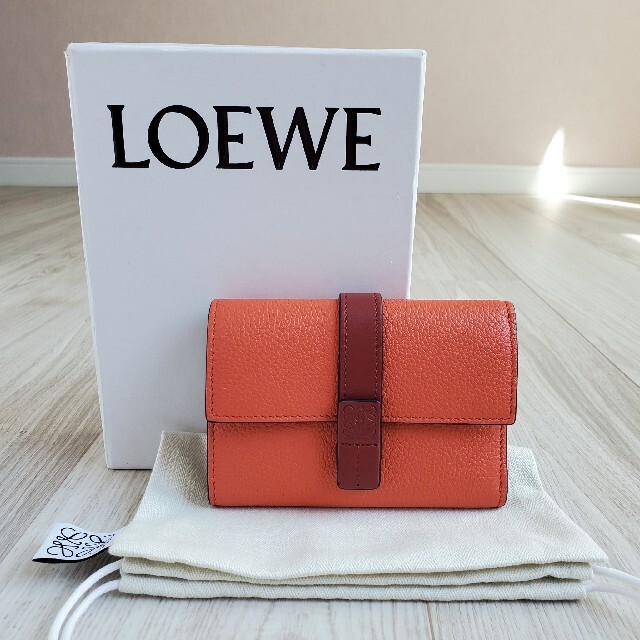 NEW売り切れる前に☆NEW売り切れる前に☆LOEWE ロエベ 折り財布