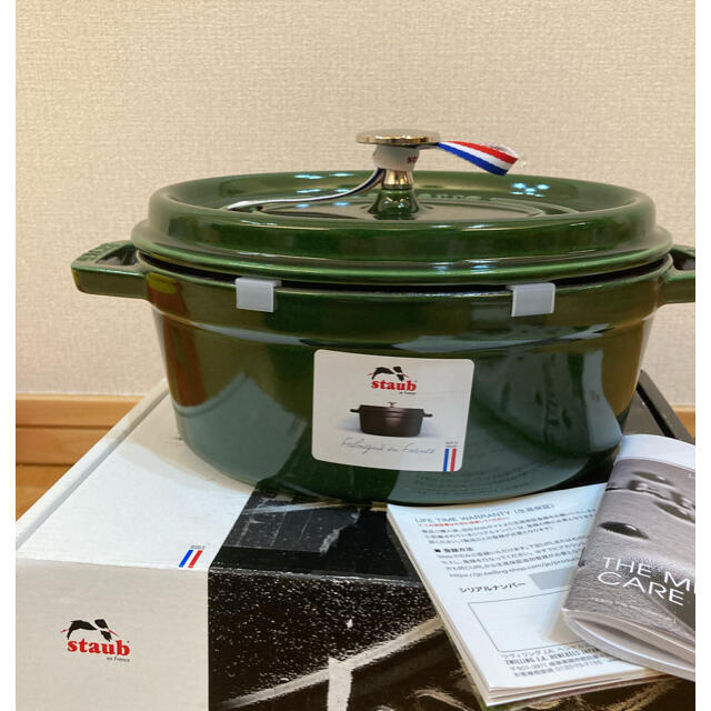 STAUB(ストウブ)の生涯保証付き【新品未使用】staub ココットオーバル23cm バジルグリーン インテリア/住まい/日用品のキッチン/食器(鍋/フライパン)の商品写真