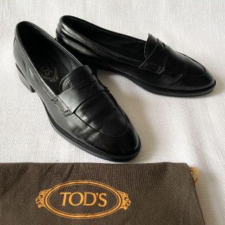 トッズ(TOD'S)のTOD'S トッズ コインローファー 黒 ビブラム 37 23.5cm 収納袋付(ローファー/革靴)