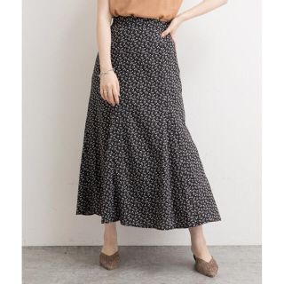 ナチュラルクチュール(natural couture)の【美品】ナチュラルクチュール おしゃれモノトーンフラワースカート ブラック(ロングスカート)