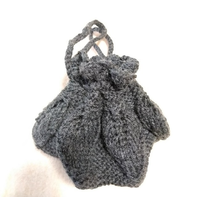 棒針編みの巾着 グレー 手編み 手作り ハンドメイド ハンドメイドのファッション小物(ポーチ)の商品写真