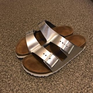 ビルケンシュトック(BIRKENSTOCK)の値下げ！ビルケンシュトック　アリゾナ　シルバー(サンダル)