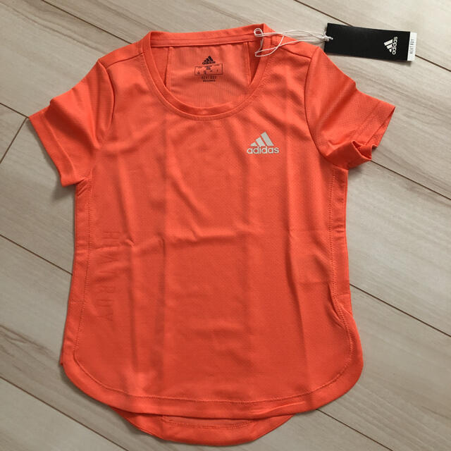 adidas(アディダス)の新品　アディダス  Tシャツ／ショートパンツ　上下セット　130  キッズ/ベビー/マタニティのキッズ服女の子用(90cm~)(その他)の商品写真