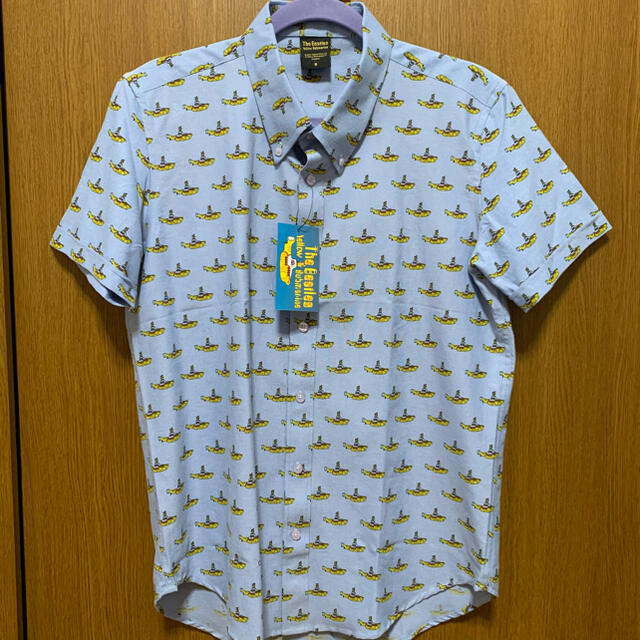 【新品未使用】 ビートルズ　イエローサブマリン　半袖　シャツ メンズのトップス(シャツ)の商品写真