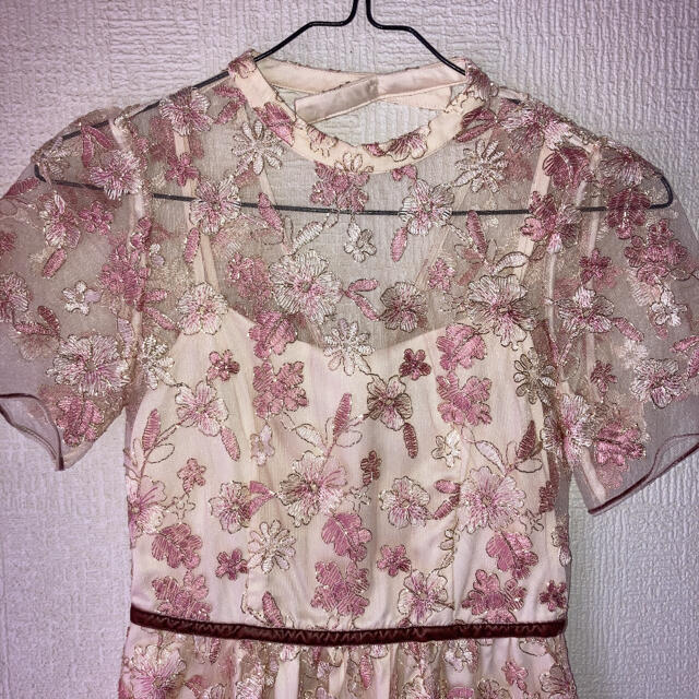新しい新しいリリーブラウン ワンピース 刺繍 花柄 リボン ライト